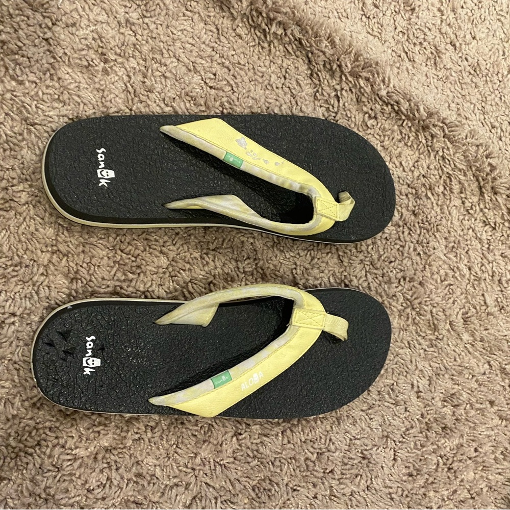 Sanuk Hawaii flip flops